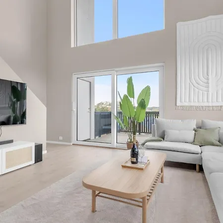 Sunset Bay Penthouse Apartment *