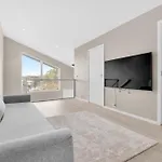 Sunset Bay Penthouse Apartment *